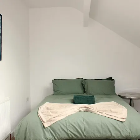 Trade Crew House - 4br Sleeps 11, M606 Access