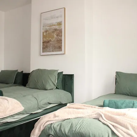 Trade Crew House - 4br Sleeps 11, M606 Access Сasa de vacaciones Bradford (West Yorkshire)