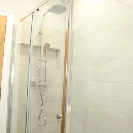 Trade Crew House - 4br Sleeps 11, M606 Access *