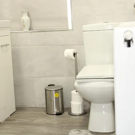 Trade Crew House - 4br Sleeps 11, M606 Access *