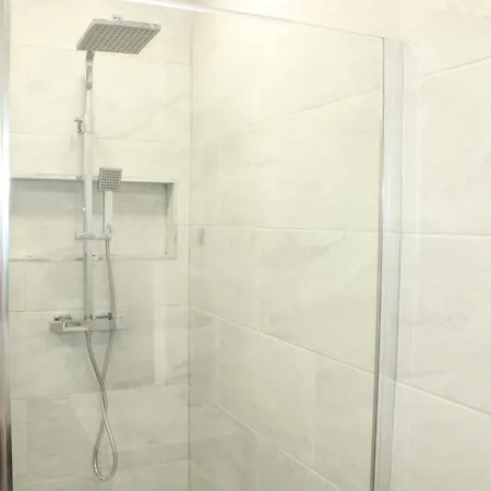 Trade Crew House - 4br Sleeps 11, M606 Access