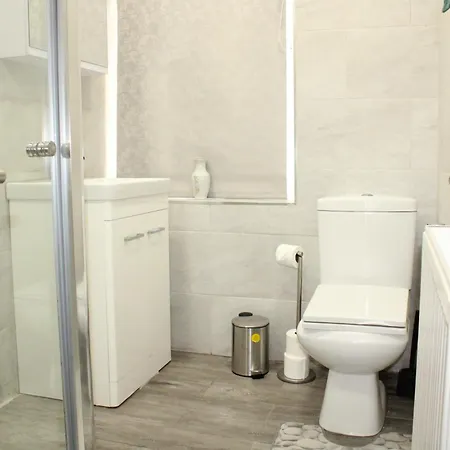 Trade Crew House - 4br Sleeps 11, M606 Access Сasa de vacaciones