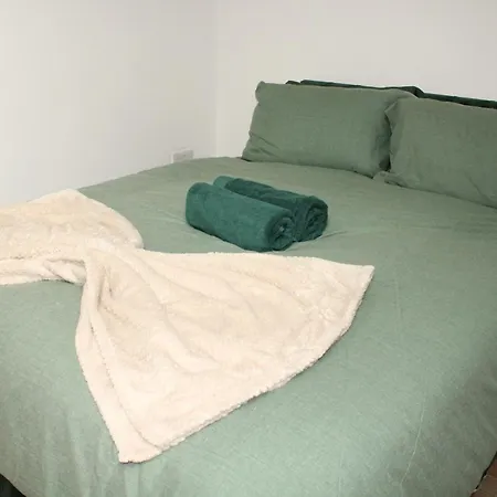 Trade Crew House - 4br Sleeps 11, M606 Access *