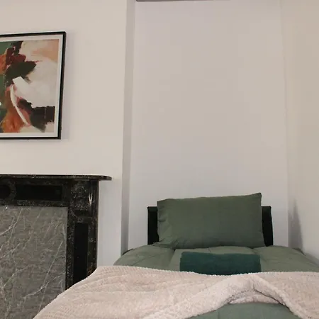 Trade Crew House - 4br Sleeps 11, M606 Access * Bradford (West Yorkshire)
