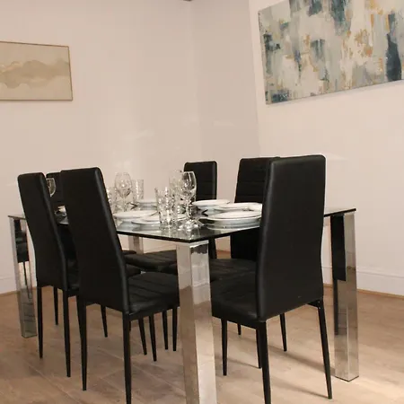 Trade Crew House - 4br Sleeps 11, M606 Access