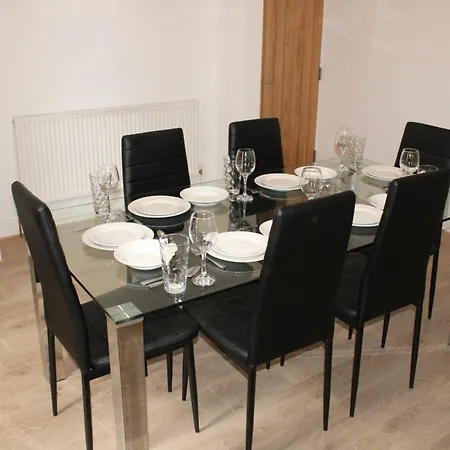 Сasa de vacaciones Trade Crew House - 4br Sleeps 11, M606 Access
