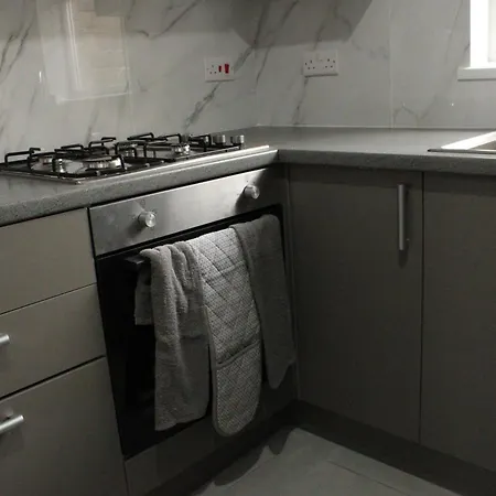 Trade Crew House - 4br Sleeps 11, M606 Access
