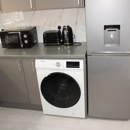 Trade Crew House - 4br Sleeps 11, M606 Access Сasa de vacaciones Bradford (West Yorkshire)